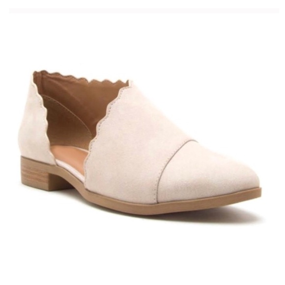 New- Vegan Leather Side Cut Out Booties - Picture 5 of 7